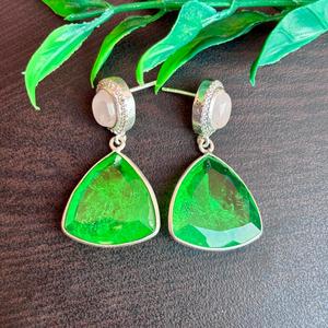 Boucles d'oreilles élégantes en péridot avec clous en pierres précieuses blanches Boucles d'oreilles pendantes de luxe en trillion pour femmes Bijoux en argent 925 - Product Image 4