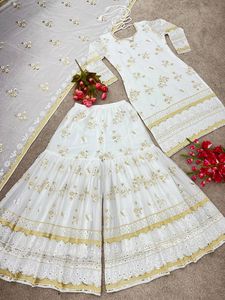 Lancement de nouveaux vêtements de soirée de créateur Look Top & Sharara et Dupatta avec des travaux de broderie lourds au prix de gros de l'Inde - Product Image 3