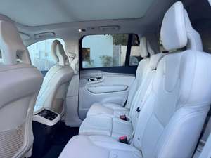 รถยนต์มือสอง สีขาวสะอาด ปี 2022 รุ่น Volvo XC90 T6 Inscription 7 ที่นั่ง ขับเคลื่อน 4 ล้อ พร้อมหลังคาซันรูฟแบบพาโนรามา สตาร์ทเครื่องยนต์จากระยะไกล เบาะหนัง ล้อแม็ก - Product Image 6