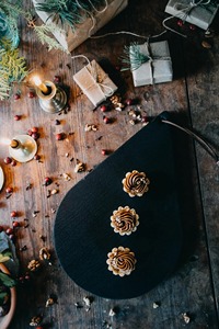 เขียงไม้ดำพรีเมียม ดีไซน์เรียบง่าย เหมาะสำหรับการหั่นและเสิร์ฟในครัวทุกวัน ขายส่งจากอินเดีย - Product Image 3