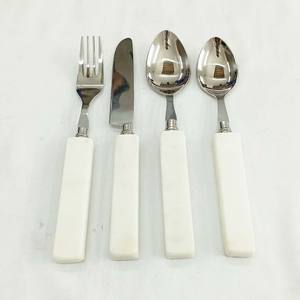 Juego de herramientas de rebanador y esparcidor de queso de acero inoxidable con mango cuadrado grueso de cerámica chapado en oro mate pulido de Color de grado alimenticio - Product Image 2