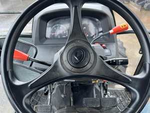 Tractor M8540NPK 2011 - Tractor Utilitario de Alto Rendimiento para Agricultura Profesional - Product Image 5