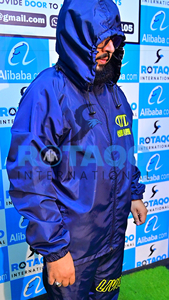 Chándal Deportivo Ligero personalizado para hombre, chaqueta cortavientos con cremallera y joggers, conjunto de tela informal para exteriores - Product Image 4