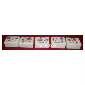 Boîtes à bijoux incrustées pour la décoration de la maison et les cadeaux Le plus beau marbre blanc avec un design de fleurs en pierre colorée semi-précieuse - Product Image 1