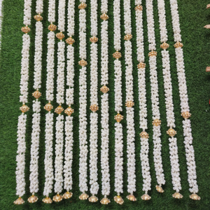 4 pieds de guirlandes artificielles Mogra Creeper Fluffy avec capuchon doré et perles Décoration indienne Arrangement de dos - Product Image 1