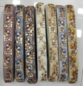 Fleurs sur mesure brodées de plusieurs manières de couleur dans des conceptions ethniques à des fins diverses dans 1 pouce de largeur - Product Image 3