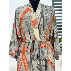 Kimono vintage en crêpe de soie, léger et luxueux, robe de chambre douce et confortable, cadeau idéal pour femme, pour les soirées, tissé pour le printemps - Product Image 2