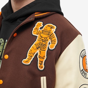 Chaqueta Varsity Bordada Vintage Personalizada para Hombre, Chaqueta Bomber Letterman con Parches, Chaqueta de Béisbol con Mangas de Cuero PU Marrón - Product Image 5