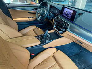 Best-seller, berline 5 places, 4 portes, cuir, traction avant, automatique, pneus R18, norme Euro VI, essence - Product Image 4