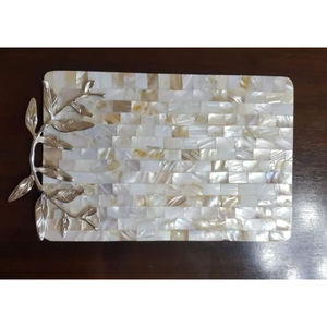 Plateau de service décoratif en nacre au design classique avec poignée en argent élégant dans le plateau de décoration de table le plus vendu - Product Image 1