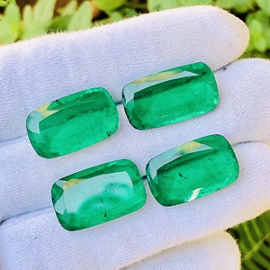 Zambian Shade Esmeralda facetada verde doblete cojín forma Natural piedra preciosa suelta tamaño calibrado para la fabricación de joyas - Product Image 1