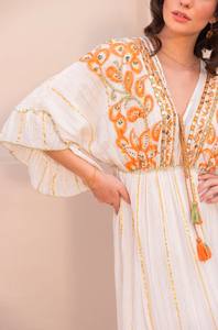 Elegancia sin Esfuerzo, Vestido Maxi Boho Estilo Kaftan con Lentejuelas Brillantes y Trabajo de Espejo para Mujer, Estilo Glamuroso para el Verano - Product Image 3