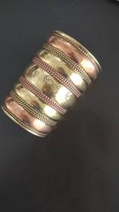 Brazalete ancho de diseñador floral de latón puro 100% hecho a mano, brazalete ajustable, Regalo para mamá - Product Image 3