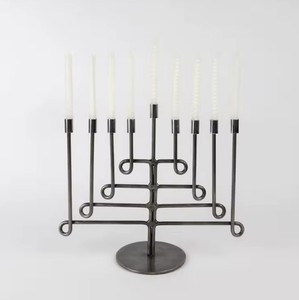 Chandelier Menorah en métal au design classique pour la décoration traditionnelle des fêtes juives, haute qualité - Product Image 5