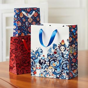 Sac en papier écologique de luxe recyclable pour bijoux et décoration, sac cadeau personnalisé avec logo et finition laminée premium - Product Image 3