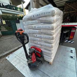 Granulés de bois de chauffage de pin et de sapin 6mm 8mm 15 Kg Europe, certifiés DIN EN Plus A1, pour poêles à granulés - Product Image 1