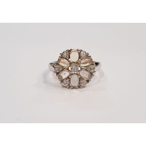Bague statement en opale ovale plaquée or 24 carats et rhodium, bijoux fins pour tous les jours, or jaune et platine, certifiée IGI - Product Image 1