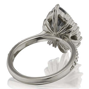 แหวนเพชรโมอิสชุบทองสไตล์วินเทจทรงลูกแพร์สีเทาแบบดั้งเดิมพร้อมรัศมี14K - Product Image 4