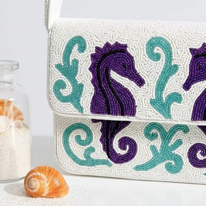 Pochette de soirée chic faite à la main en perles noires et blanches Til Death pour mariages, fêtes et occasions spéciales - Product Image 1