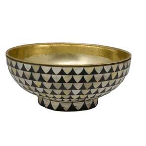 Bol en métal de luxe pour la décoration de la maison avec nacre, bol de service écologique pour les fêtes, design peint en noir et blanc - Product Image 1