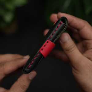 WF Leathercraft No. Cartera Multifuncional 101 en 1, Hecha a Mano, Estilo Normcore/Minimalista, Unisex, Negra y Roja - Product Image 2