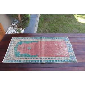 Tapis turc vintage 2,5 x 4,9 pieds, petit tapis, tapis en laine rouge - Product Image 3