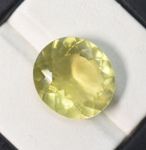 Zafiro Amarillo de Laboratorio, Gema Ovalada de 10.55 Quilates, Zafiro de Ceilán de Laboratorio Impecable, Gema Suelta de 16.5X15X8 mm para Joyería - Product Image 2