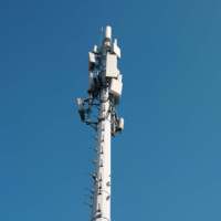 Mât télécom monopode en acier galvanisé personnalisé de 30m, 40m, 50m, 60m pour antenne de signalisation de tour de téléphonie cellulaire 5G
