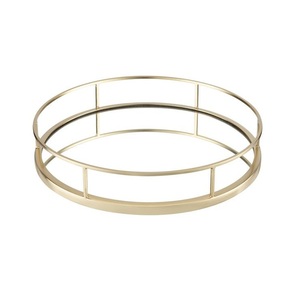 Plateau de service à feuille unique en métal fait à la main plat décoratif pour la maison et l'hôtel plateau de serveur de table couleur or fini - Product Image 2