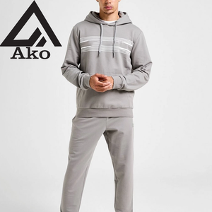 Survêtement gris moderne - Sweat à capuche et jogging rayés Confort élégant pour hommes Parfait pour un usage quotidien vêtements de sport par Ako - Product Image 1
