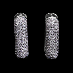 Boucles d'oreilles créoles classiques luxueuses en or 14 carats plaqué rhodium, ornées de diamants naturels ronds taille brillant de 0,59 carats, sertis pavé - Product Image 1