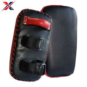 โล่เตะมวยหนังเทียมระดับพรีเมี่ยมสีดำสีแดงคุณภาพสูงไม่เหมือนใครผลิตภัณฑ์สัมผัสนุ่มสำหรับการต่อสู้ - Product Image 2