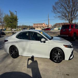 Toyota Camry SE Nightshade 2024 en EXCELENTE ESTADO - Product Image 2