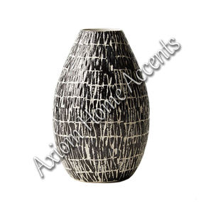 Jarrón de suelo de Metal de aluminio con acentos para el hogar Axiom moderno sofisticado, vidrio transparente para arreglos florales, decoración del hogar de mesa - Product Image 2
