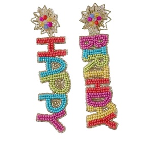 Pendientes de cuentas para el día del juego, cuentas de semillas, diseño de letras hecho a mano, cuentas de semillas, pendientes llamativos, alfabeto, bordado hecho a mano - Product Image 3