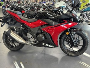 ข้อเสนอขายส่ง รถมอเตอร์ไซค์สปอร์ต Suzuki GSX250R สีแดงดำ รุ่นปี 2024-2026 ของใหม่ - Product Image 1
