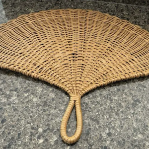 Abanico de Ratán Tejido a Mano Vintage, Arte de Pared, Decoración Rústica Boho para el Hogar - Product Image 1