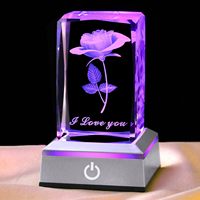 Cube en cristal transparent gravé au laser 3D avec base lumineuse LED - Décoration de maison tendance et luxueuse, cadeau romantique pour un anniversaire et Noël