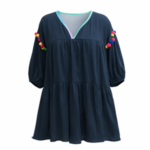 Top Artesanal de Corte Holgado y Elegante, Estilo Dulce con Cuello en V y Adorno de Pompones en el Hombro, Ligero - Product Image 1