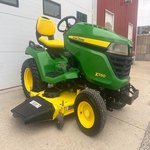 Tracteur d'occasion John Deere X590, 45 CV, 4x4, transmission par engrenages, en stock, livraison rapide, offres de gros - Product Image 1