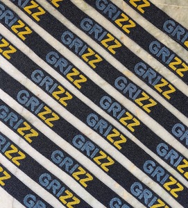 Pochette pour femme brodée de zari, ornée de pierres semi-précieuses, de perles et d'une chaîne, design tendance avec fermeture éclair, en nickel, HUSSAIN CRAFTS - Product Image 3