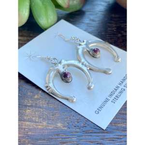 ต่างหูห้อยรูปงูเหลือมสีม่วงโทนีย่า ยาซซี่ ประดับเงินสเตอร์ลิง - Product Image 3