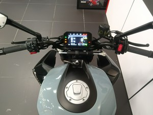 Ventes automobiles pour la moto 2026CF-M0T0 675NK disponible à la vente et prête à l'exportation - Product Image 2