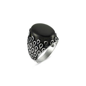 Anello in argento con motivo a goccia e pietra di onice naturale, nero - Product Image 1