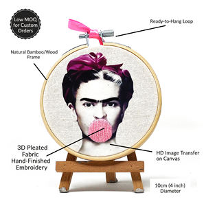 Cerceau de broderie Pop Art moderne fait main – 10 cm en bambou et coton bio – Design 3D Bubblegum – Frida Khalo - Product Image 2