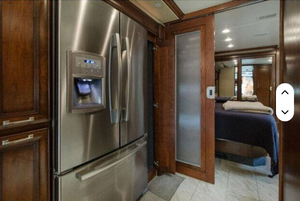 SUV d'occasion American Coach Revolution 39A 2016, conduite à gauche, 50001-75000 milles, 200-250 ch - Product Image 3