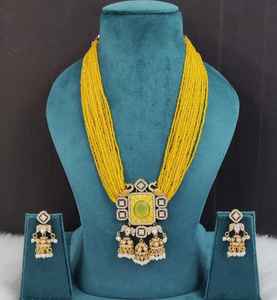 Juego de Aretes Estilo Jhumki con Moissanita, Cuentas Hidro y Diseño Único de Pavo Real Meenakari Italiano, Calidad Premium, Ideal para Toda Ocasión - Product Image 6