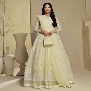 Soldes Exceptionnelles : Ensemble Lehenga Choli Prêt-à-Porter Original Motis Fashion pour Femmes Indiennes et Pakistanaises, Tenue de Soirée en Organza - Product Image 4