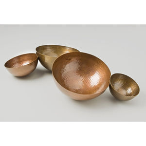 Ensemble de bols décoratifs en métal bronze martelé de quatre finitions texturées artisanales pour table à manger, pièce maîtresse de cuisine, décor de table - Product Image 2