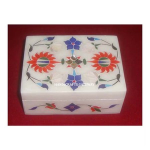La plus belle boîte d'incrustation de design antique en marbre blanc faite à la main de formes rectangulaires dans des boîtes à bijoux emballage à l'usage des femmes - Product Image 1